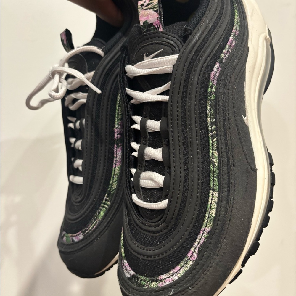 Women’s Nike shoes - Picture 5 of 7
